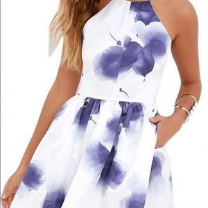 Gorgeous open back flower dress with pockets
